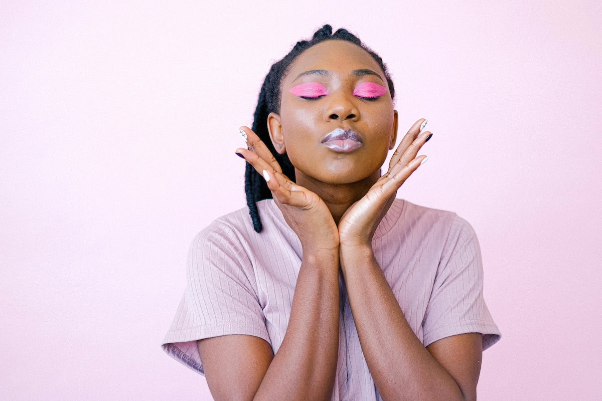 Frosted Makeup, Icy Eyeshadow &Amp; Glossy Lips: The Frosted Makeup Trend Bringing Back 90S Ice 12 Daily Mom, Magazine For Families