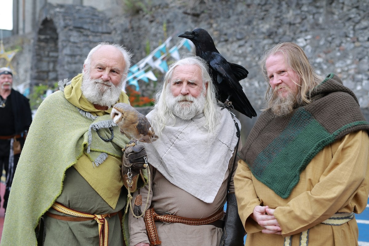 Medieval Clothing vs. 2026: How Do Medieval Outfits from the Middle Ages Compare to Modern Fashion Choices? 4 Daily Mom, Magazine for Families Medieval Clothing Vs. 2026: How Do Medieval Outfits From The Middle Ages Compare To Modern Fashion Choices? 1 Daily Mom, Magazine For Families