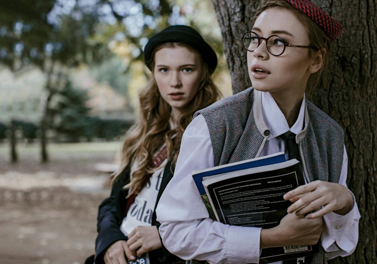 Poetic Clothing: How To Wear The Poet Aesthetic Trend Like Taylor Swift And Blair Waldorf 2 Daily Mom, Magazine For Families