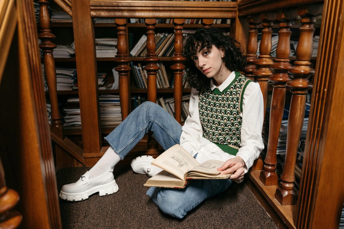 Poetic Clothing: How To Wear The Poet Aesthetic Trend Like Taylor Swift And Blair Waldorf 1 Daily Mom, Magazine For Families