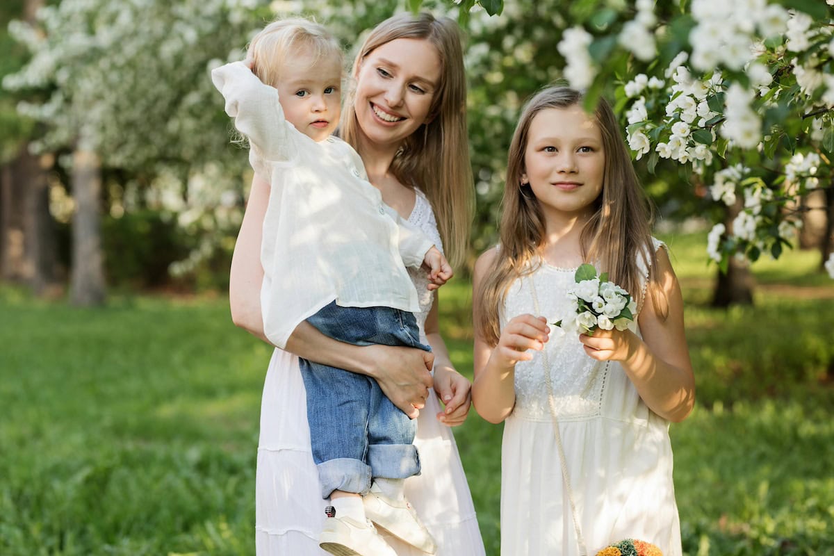 Mother’s Day Outfit Ideas: Elegant & Comfortable Looks for Every Mom (2026 Guide)