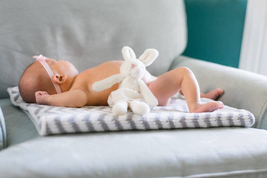 3 Natural Ways To De-stink Your Diaper Pail