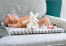 3 Natural Ways To De-stink Your Diaper Pail